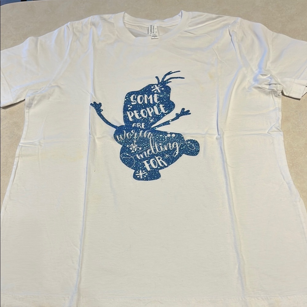Olaf T-Shirt “Some People Are Worth Melting For”